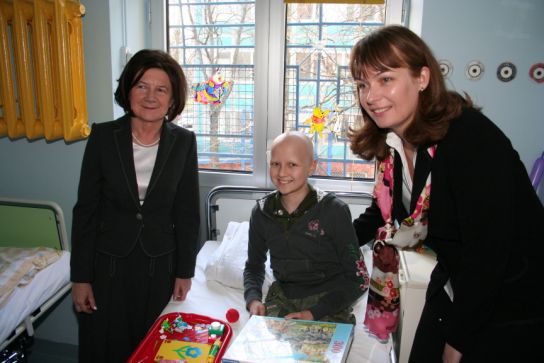 Małżonka Prezydenta RP Maria Kaczyńska i Małżonka Prezydenta Gruzji Sandra Roelofs w Instytucie Matki i Dziecka