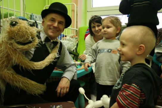 Terapia poprzez śmiech z brzuchomówcą Piotrem Borutą