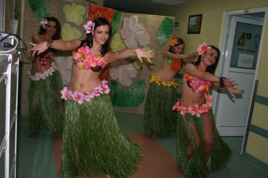 Wieczór z tańcem hawajskim Hula w Instytucie Matki i Dziecka